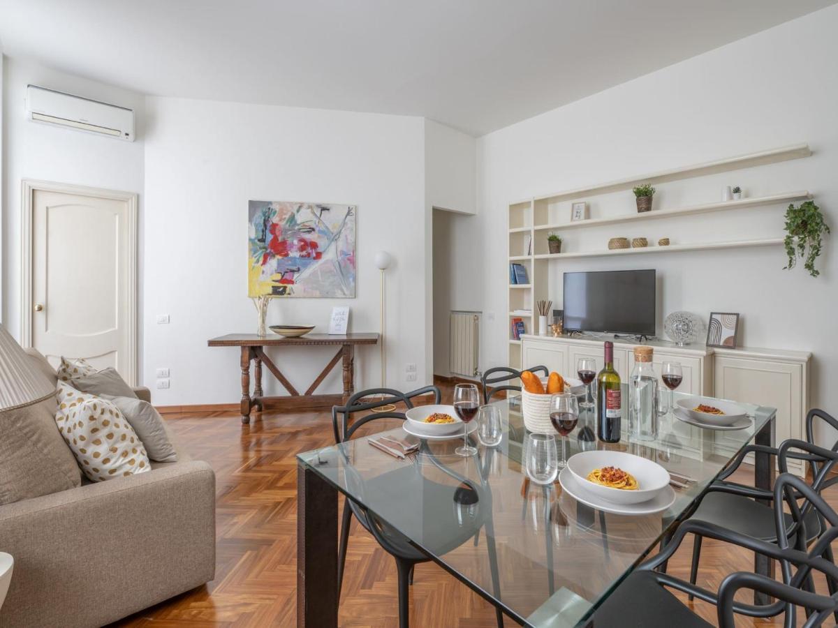 The Best Rent - Gorgeous Two-Bedroom Apartment In Porta Nuova District Milan Extérieur photo